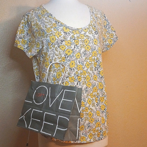 LOFT Tops - Loft vintage soft 'daisy fields' 🌼  cotton comfort t-shirt size large